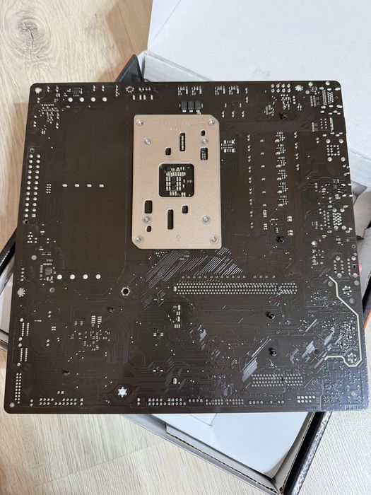 Нова материнська плата Gigabyte b840m Ds3h