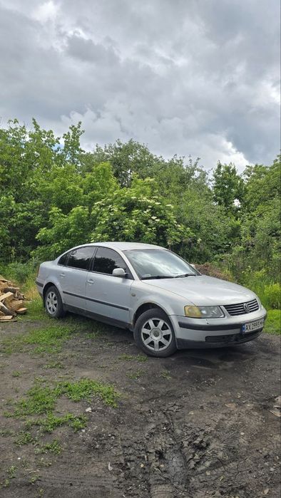 Автомобіль Фольксваген пассат b5
