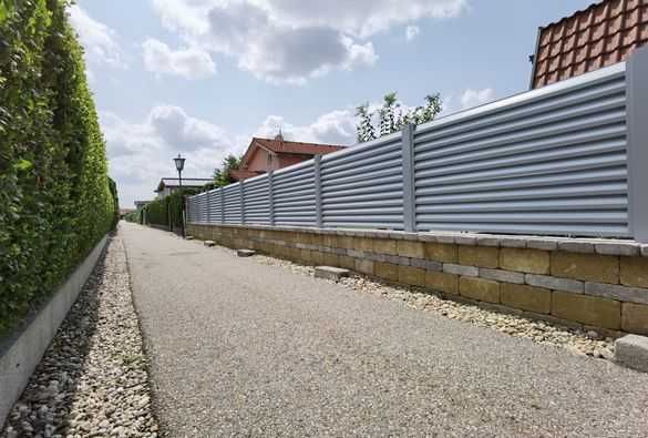 Brama dwuskrzydłowa aluminiowa model: Menuet 80 200