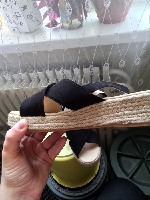 Продам Жіночі Босоніжки