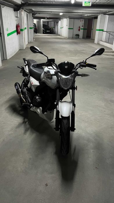 Keeway RKS 125 (ano 2016) Sempre de Garagem Muito Estimada