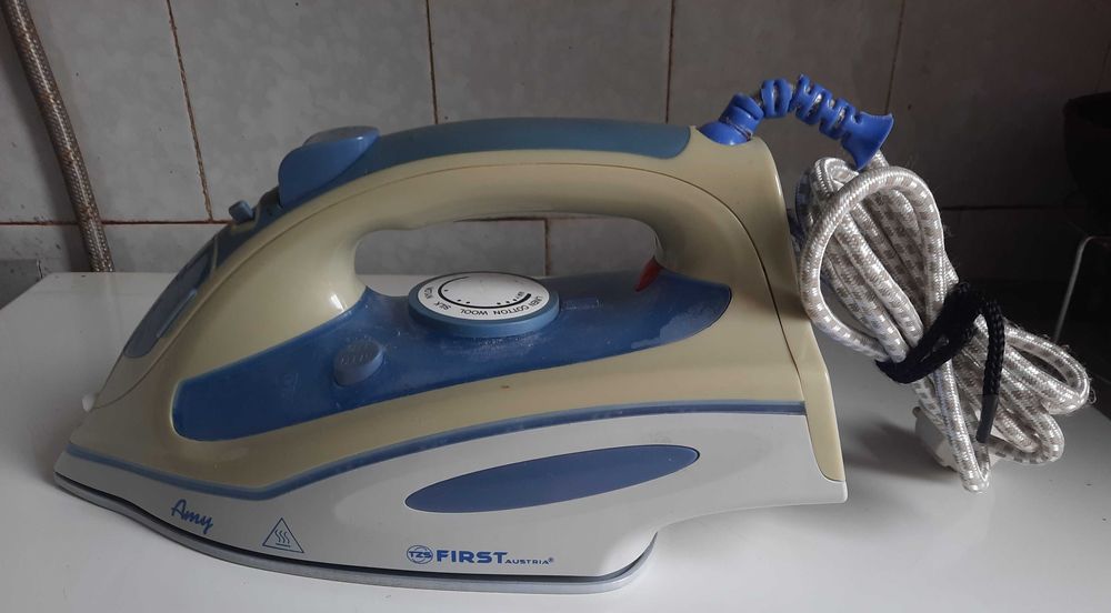 утюг First FA-5628-4-BU