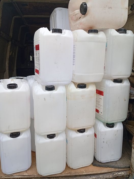 Продам каністри 20 літрів.