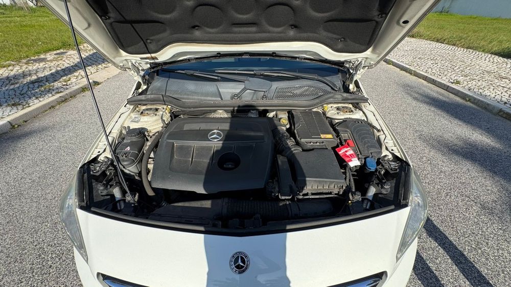 Mercedes A 180 com sistema de gravação para o telemóvel