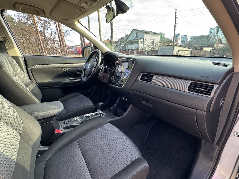 Офіційний Mitsubishi Outlander 2.4 газ/бензин Автомат , повний привід