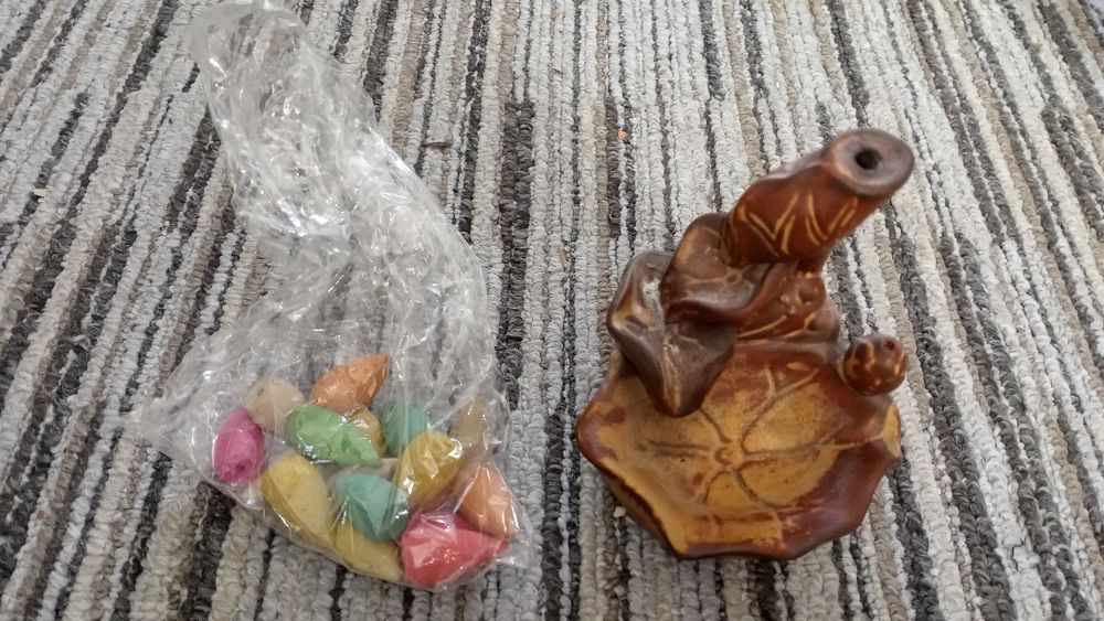 Kominek zapachowy z kadzidłami wodospad