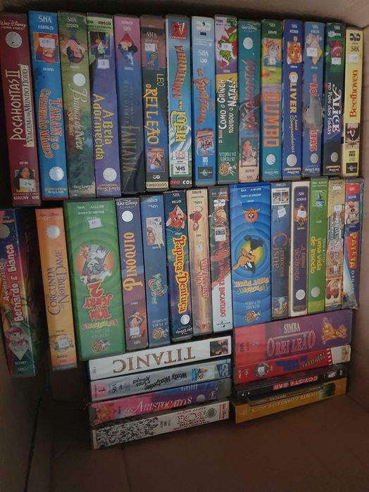 Cassetes vhs e livros