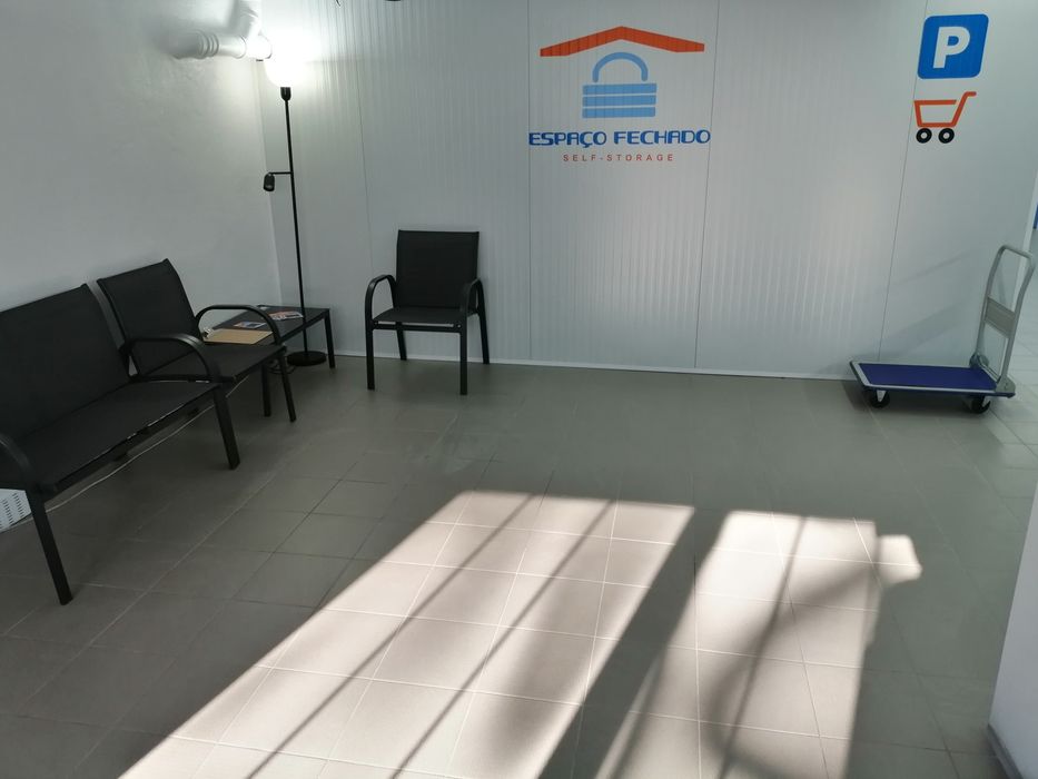 Armazém - Arrecadação - Guarda móveis - Cacifo - Self Storage -Alverca