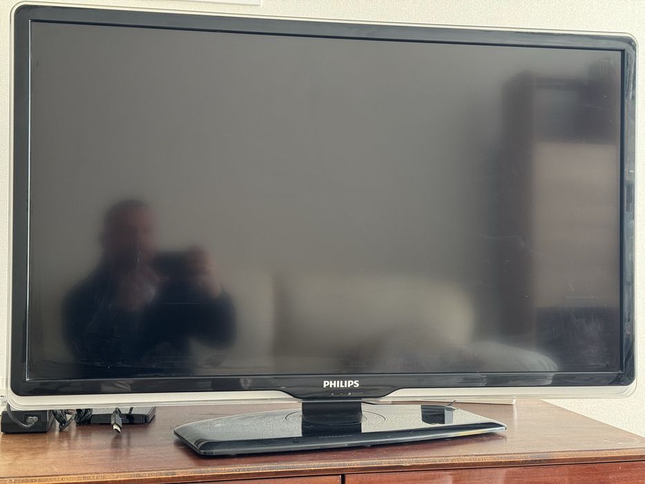 Телеаизор Philips 42 ambillight