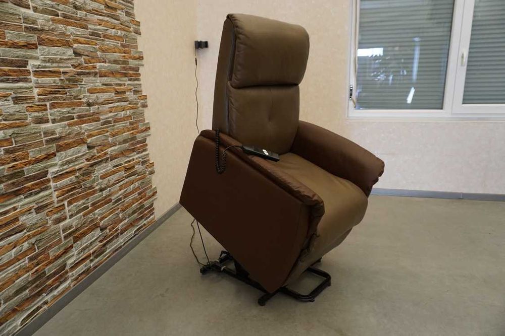 fotel geriatryczny elektryczny z funkcja pomocy wstawania (w-874)