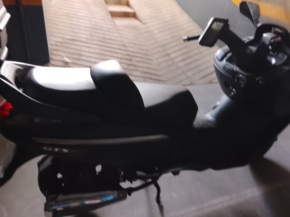 SYM GTS Evo 125 para peças sem documentos