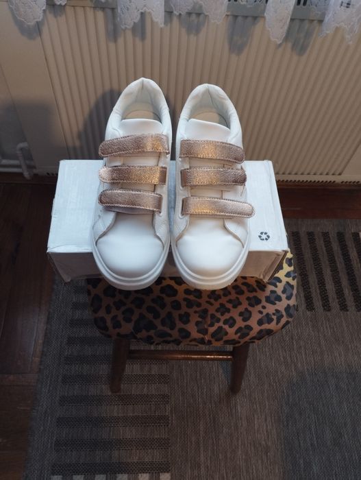 Buty sportowe  nr 39