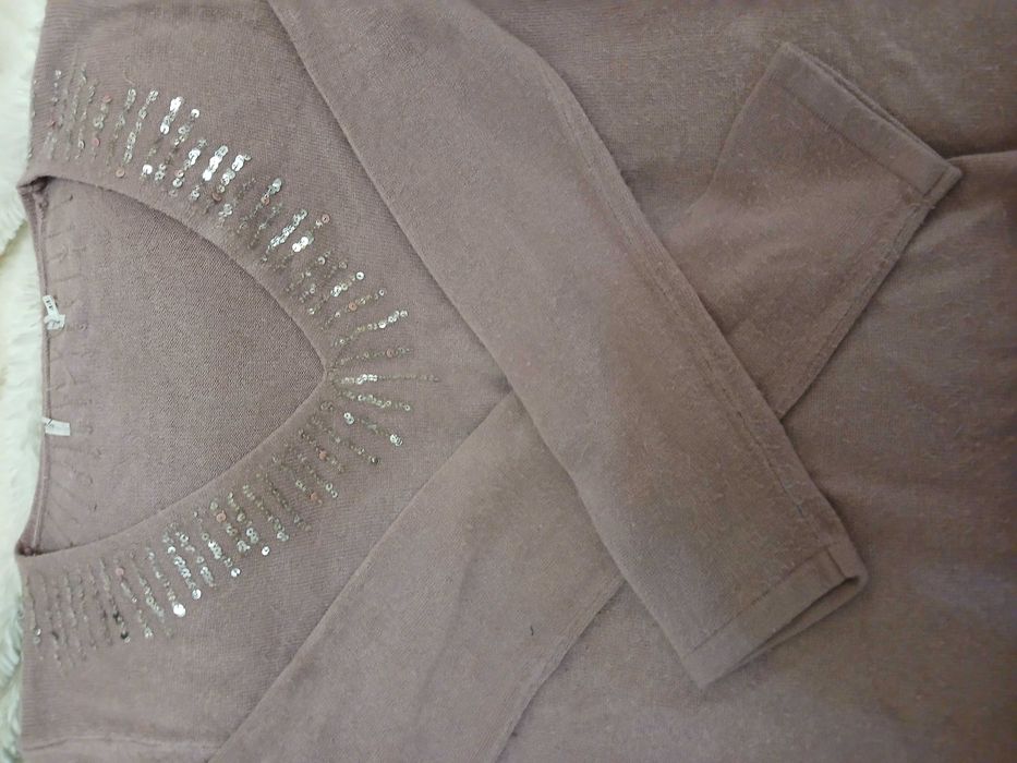 Camisola de lã lilás com aplicações em lantejolas