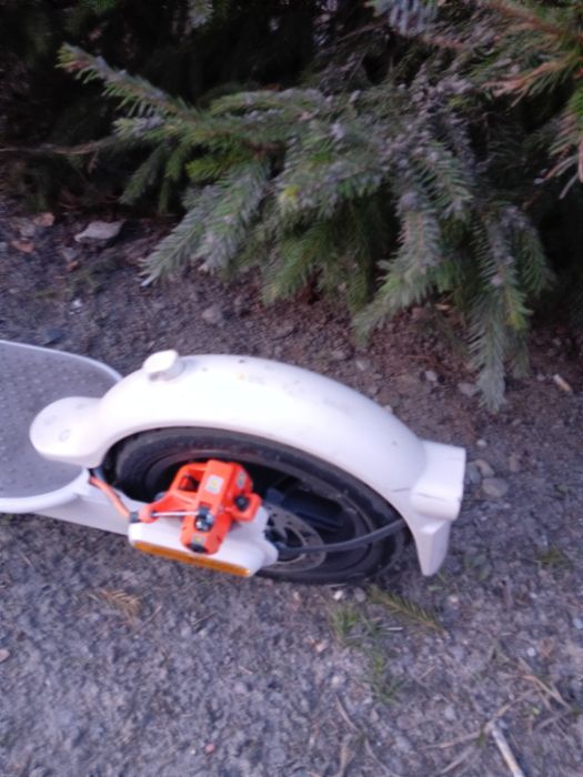Hulajnoga elektryczna Xiaomi Mi Electric Scooter 3 Grey
Dodaj do koszy