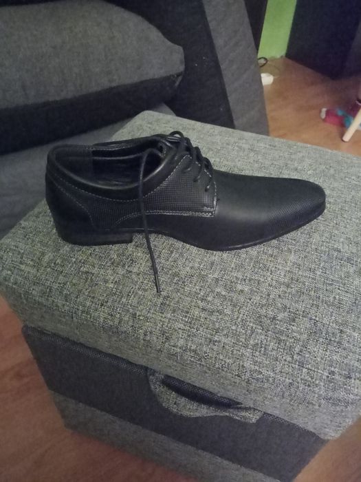 Sprzedam garnitur i buty komunijne