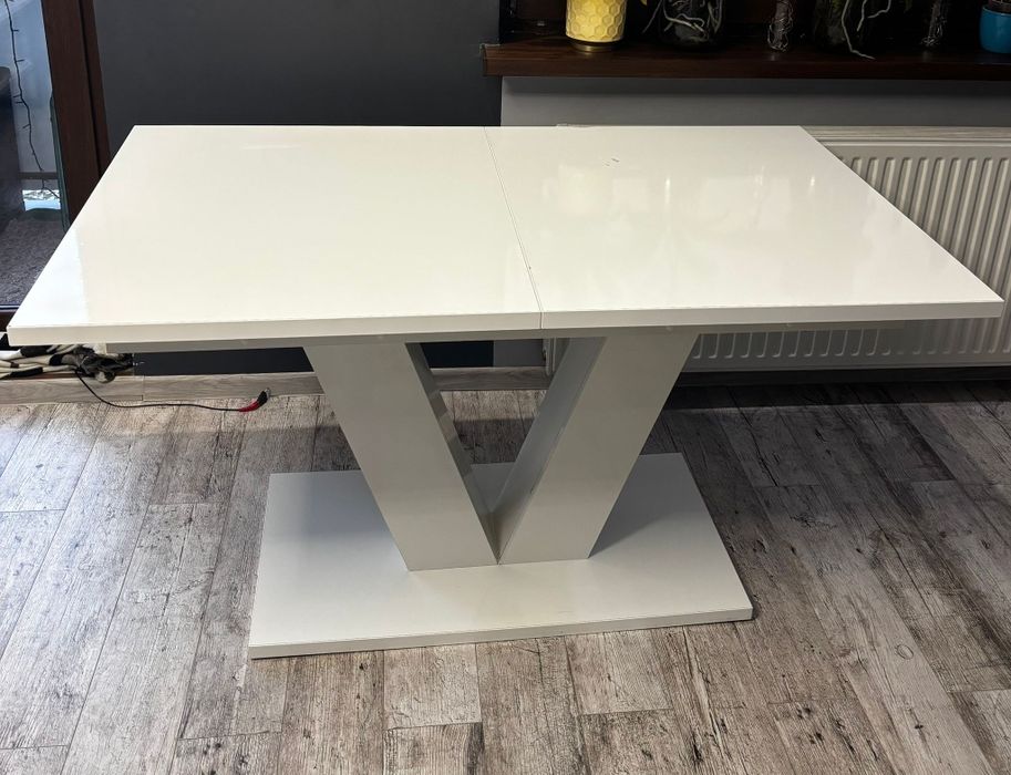 Sprzedam stół z krzesłami