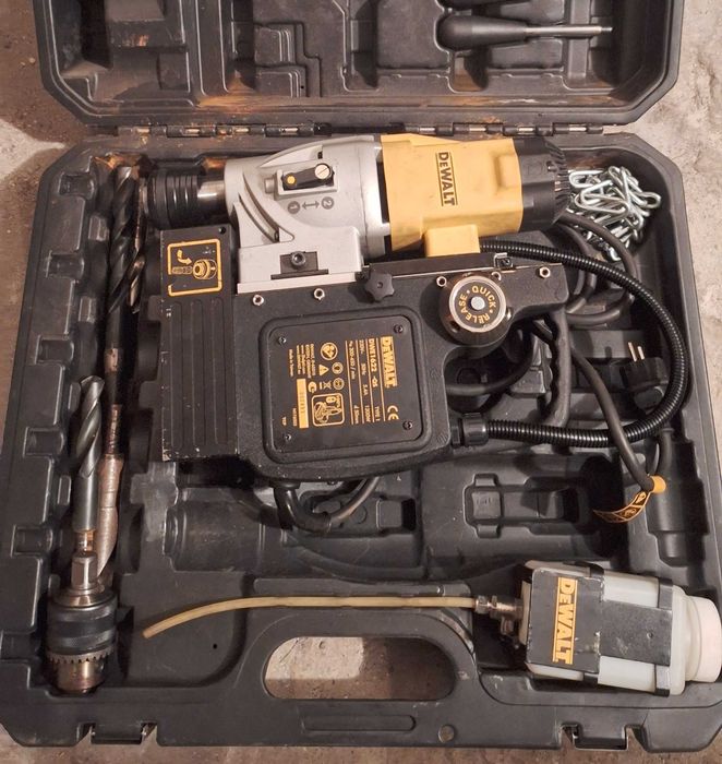 Wiertarka ze stopą magnetyczną DEWALT DWE1622K