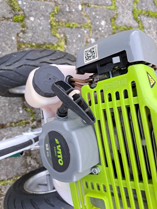 Moto roçadora com rodas, marca Vito, em estado de novo.