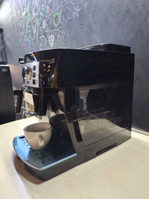 Кавомашина/Кавоварка/Кофемашина/Кофеварка Delonghi Magnifica S