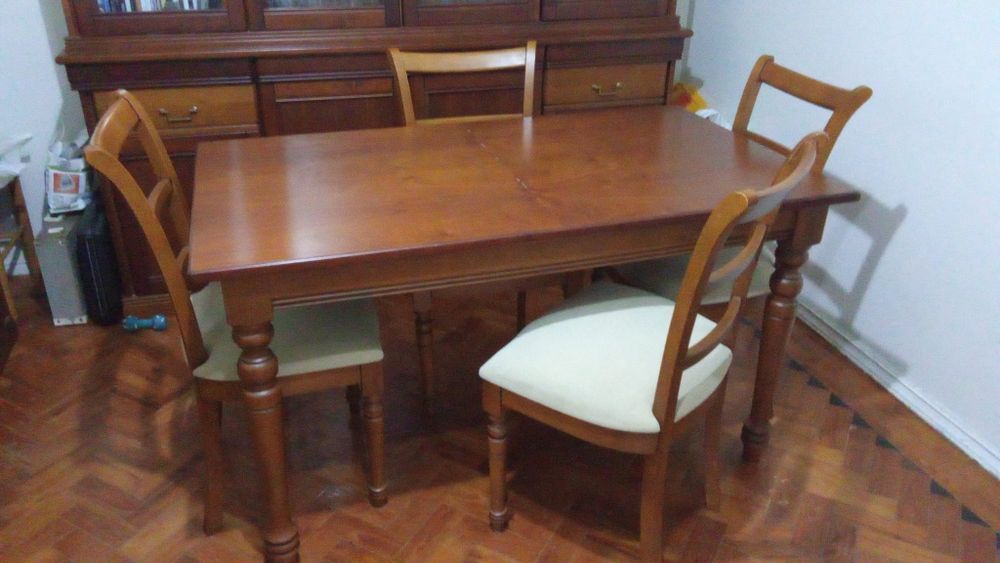 Aparador de sala e mesa de jantar em mogno maciço