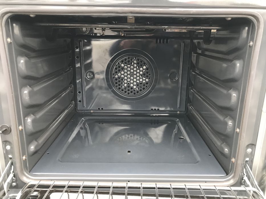 Газова плита Smeg 60см, в гарному стані, з електро духовкою