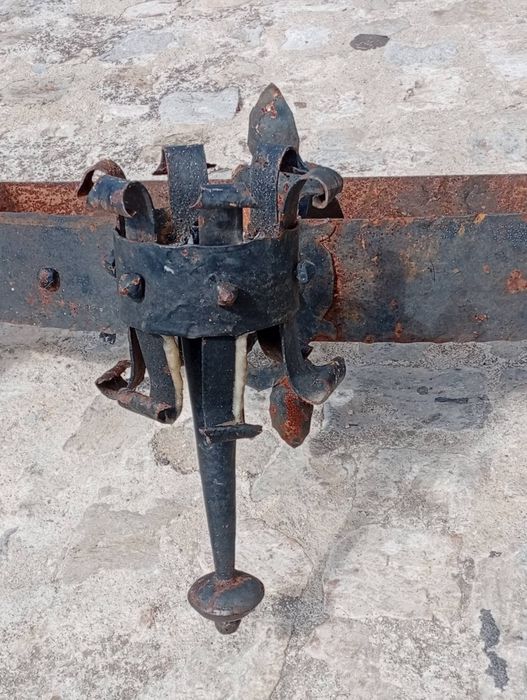 Apliques de parede de grandes dimensões em ferro forjado