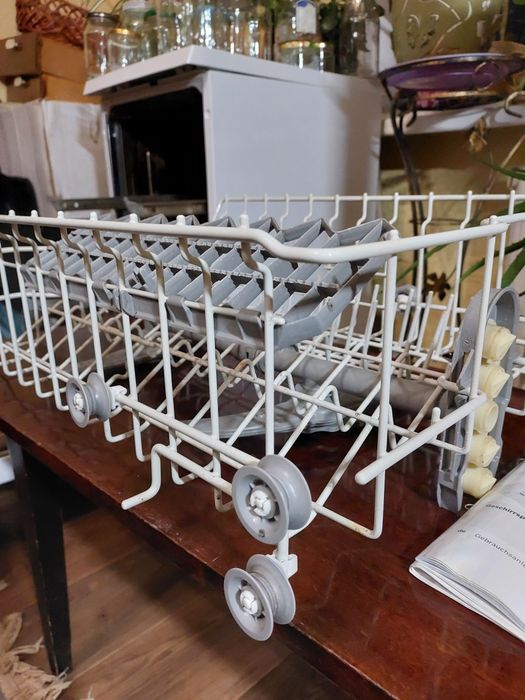 Запчасти на посудомойную  машину Bosch