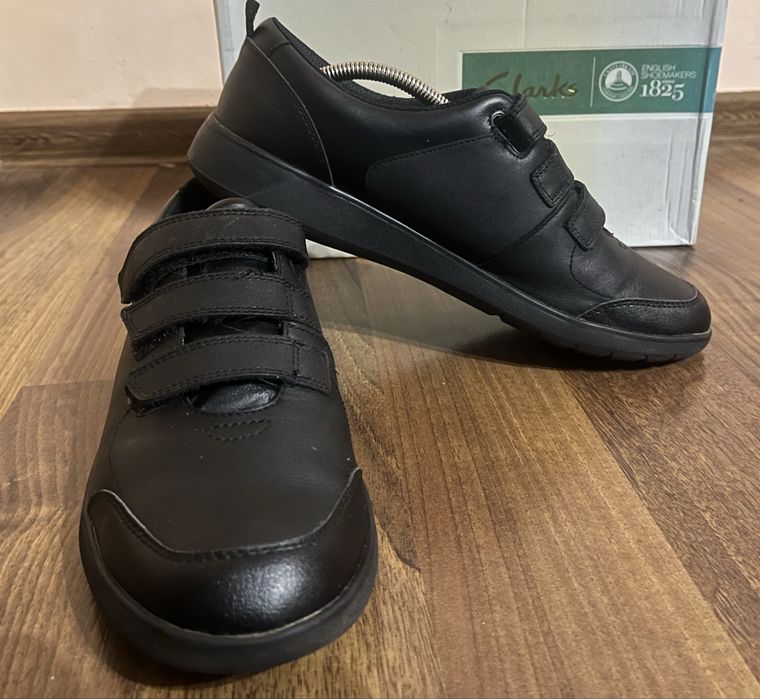 Кросівки Clarks черевики 43