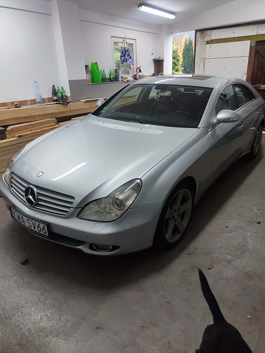 Mercedes-Benz CLS Mercedes-Benz CLS 350 V6 (2004) – Wyjątkowe bordowe wnętrze!