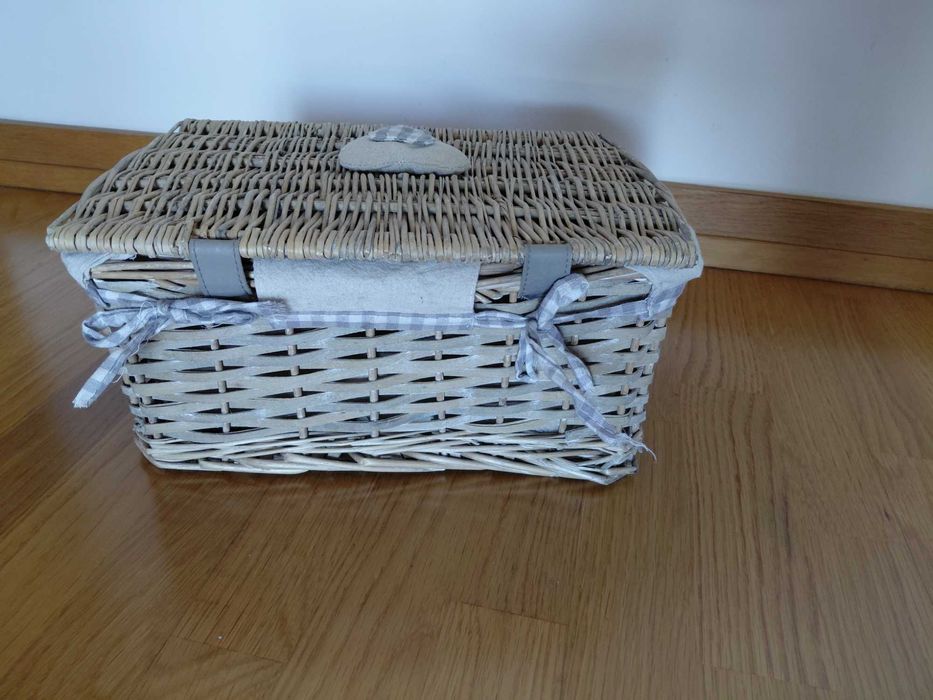 Conjunto de 3 cestos em verga com forro interior