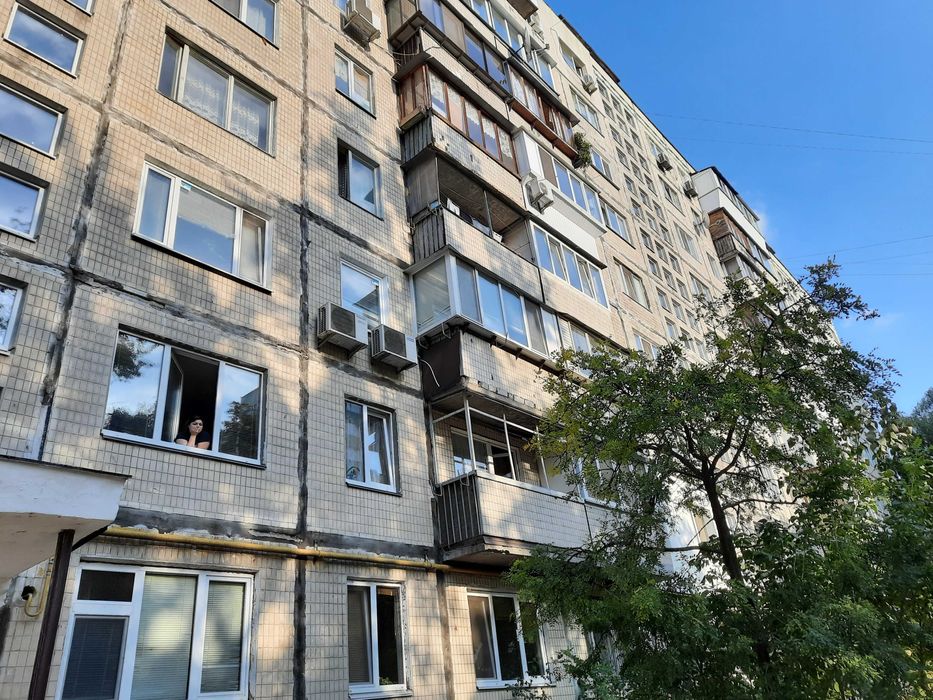 Продам кімнату на Борщаговке нужен ремонт