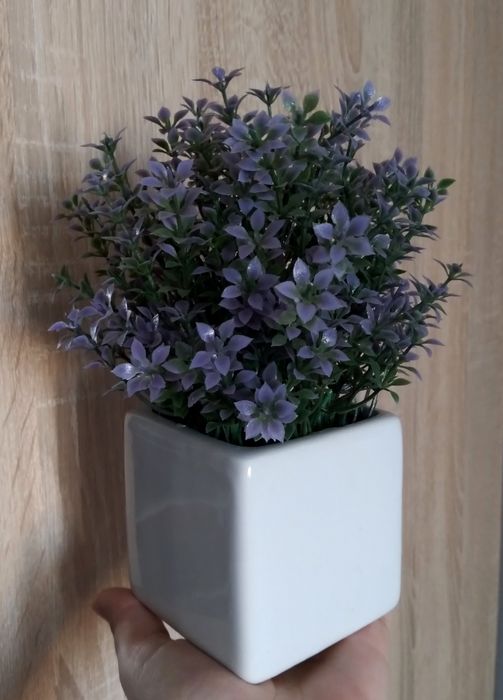 Штучні квіти лаванда  у керамічному горщику