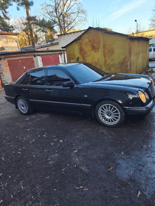 Продам Мерседес 210 D