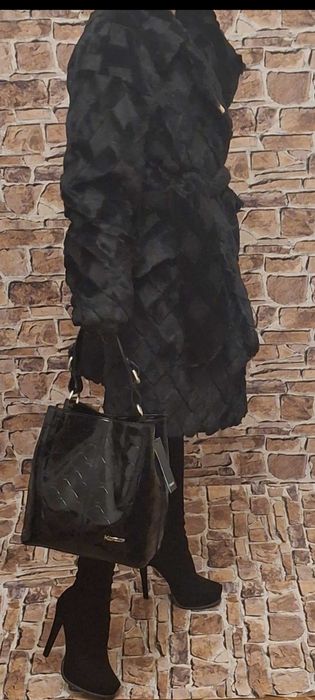 Bardzo elegancki płaszcz o fakturze futerka Marki La Monne