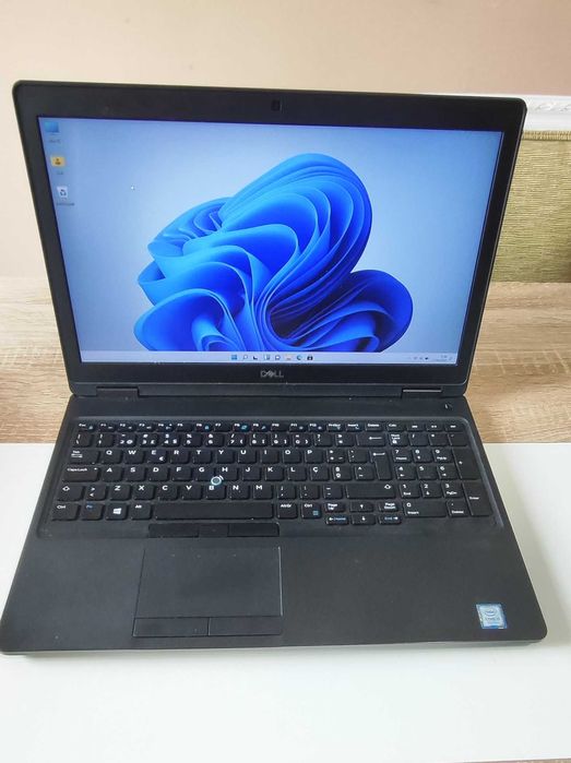 Dell Latitude 5590 – Intel i5 8250u – 16 GB RAM DDR4 – Nvme 256 GB