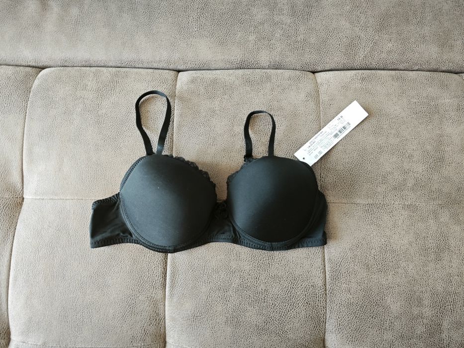 Чорний бюстгальтер Naviale LB.03.001 розмір 75B