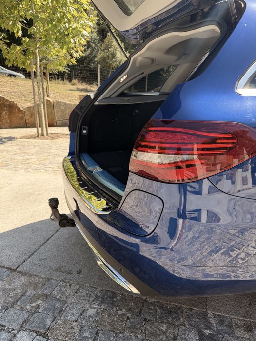 MERCEDES C300de Station Avantgarde 2020 — Sistema Burmester | Histórico Mercedes — photo 4