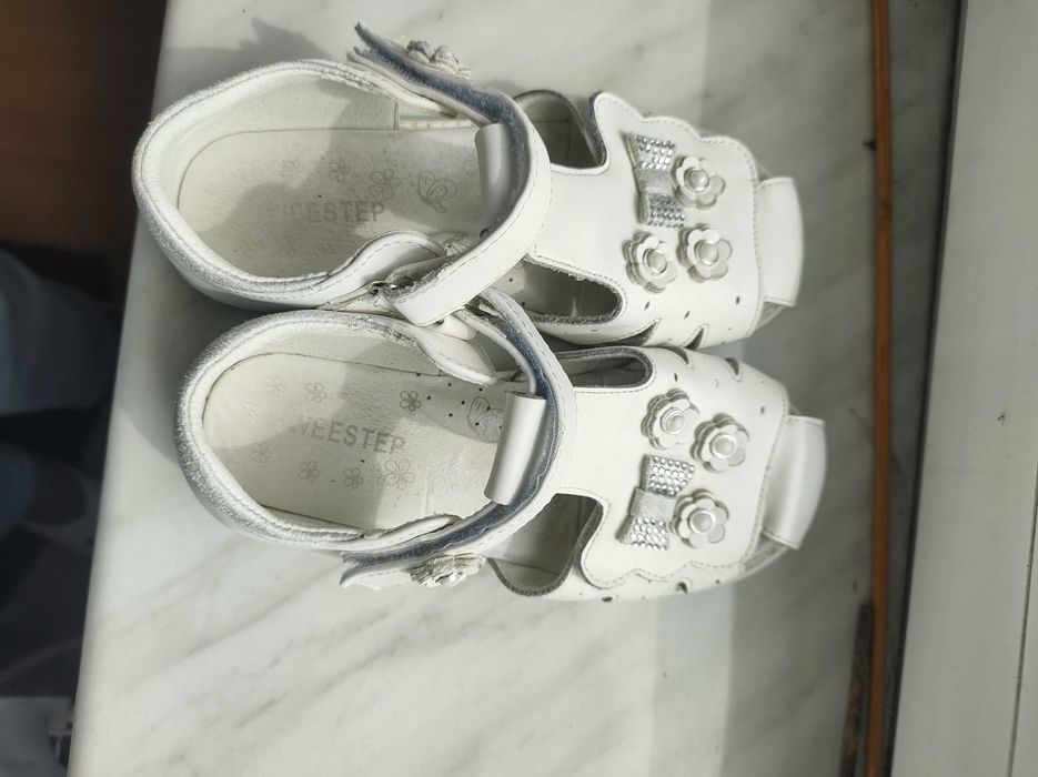 buty dla dziewczynki 30 i 31 adidasy, sandałki i buty do wody