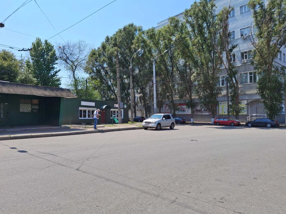 Аренда под кафе, магазин, круг 11 троллейбуса м. Вокзальная 8 мин.