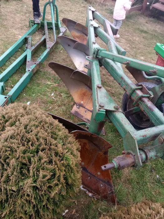 Продам плуг 4по 30