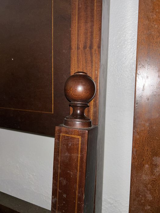 Cama de casal de mogno antiga (nova)