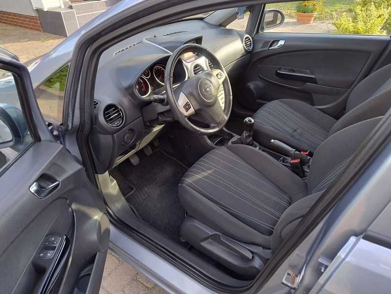 Corsa s-d-Klimatron-Tempomat-grzane fotel i kierownica-komp-parktronic-halogen