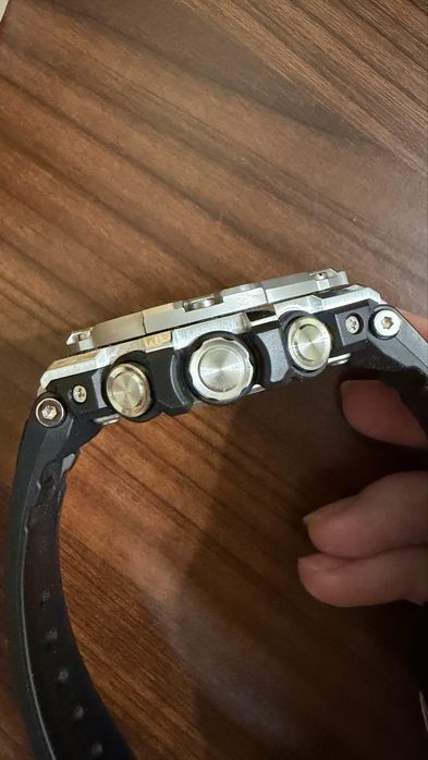 Годинник Casio GST-B100