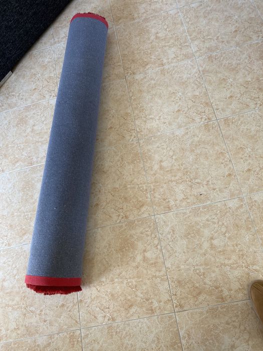 Tapete bordeux como novo