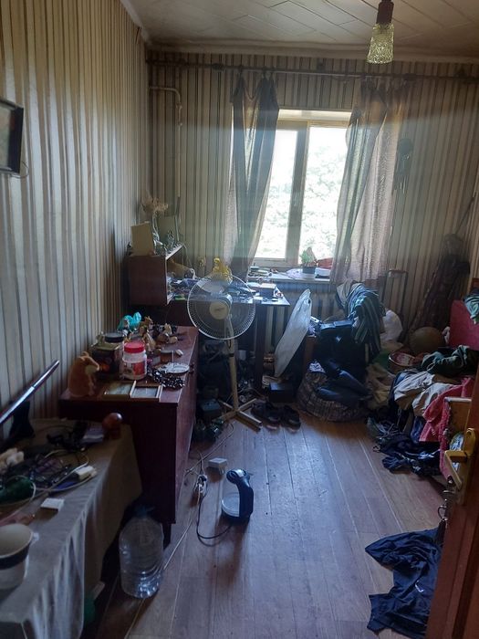 Продам комнату в коммуналке.есть арест срочная продажа 5000.