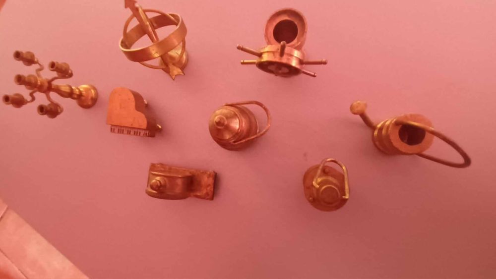 Peças em latão , decorativas e 2 castiçais