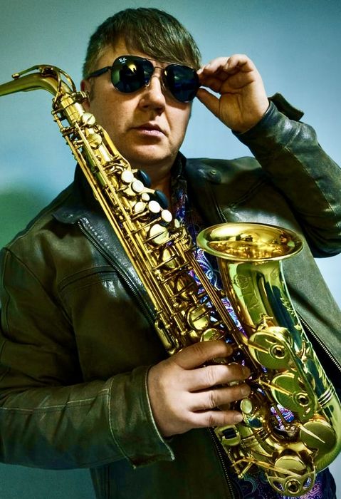 Саксофонист профи