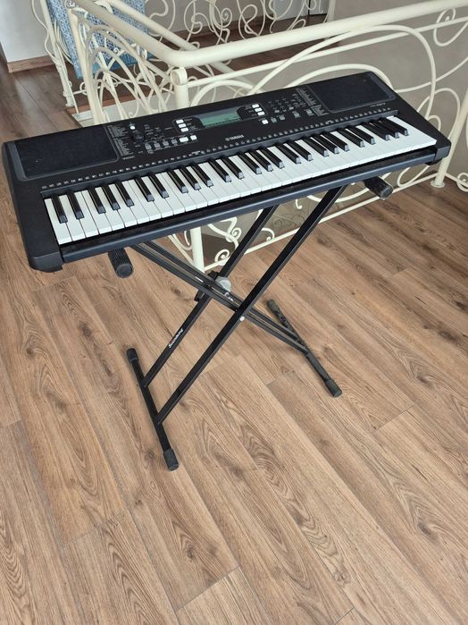 Синтезатор Yamaha psr e373