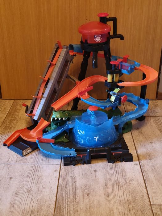 Hot Wheels City Mega Myjnia Atak Krokodyla (FTB67).