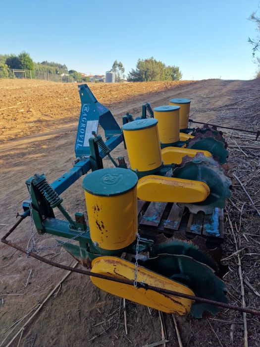 SEMEADOR DE MILHO e outras Culturas de 4 linhas